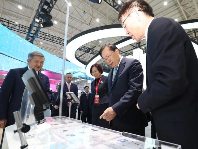 2024年世界大健康博览会在汉开幕王忠林讲话并宣布开幕