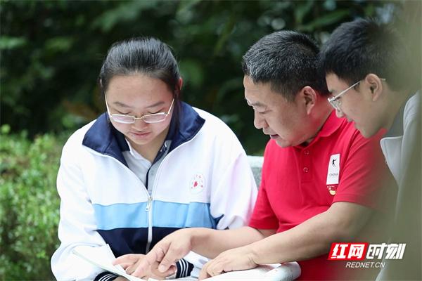 教师风采丨杨忠：将技术与教育深度融合 推动教育现代化