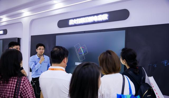 “大模型+教育”要“会”技术，更要“懂”教育