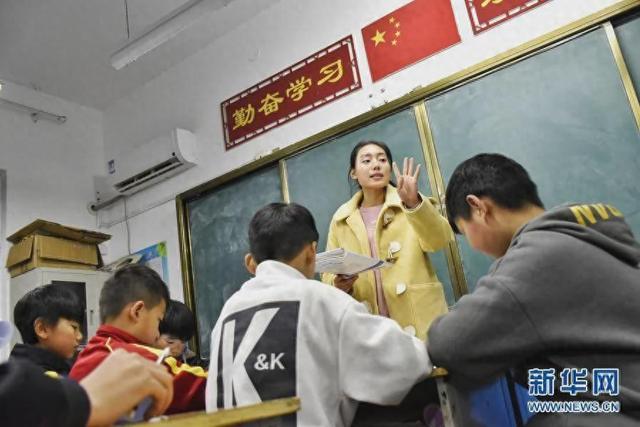 把时间还给教师，让教育回归本质 | 人民锐见