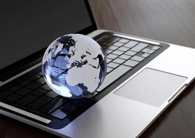 互联网在中国30年，从拨号上网到手机上网，现在网民已经达到10亿