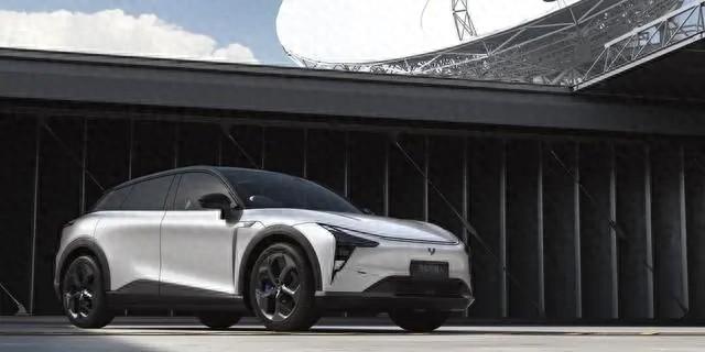 全面走向“人工智能+” 国内首个汽车大模型标准发布