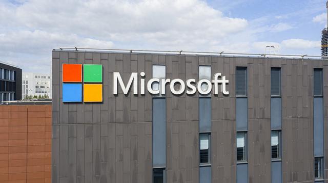 人工智能提振微软业绩，大公司押注人工智能遭审查