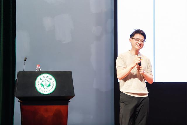 【专访】学者谢爱磊：人们不是对教育悲观，而是对文凭价值下降担忧