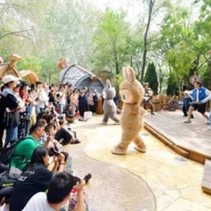 离海外再造一个泡泡玛特还有多远？