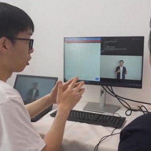 记者采访“自己”、小姐姐秒变大力士 人工智能到底有多聪明？