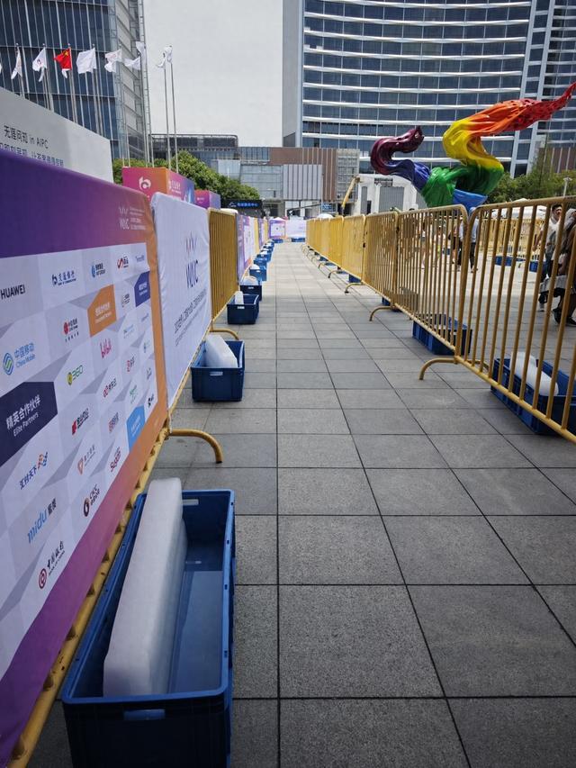 2024世界人工智能大会：“十八金刚”、虚拟小镇和AI摊贩