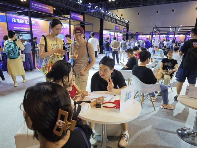 2024世界人工智能大会：“十八金刚”、虚拟小镇和AI摊贩