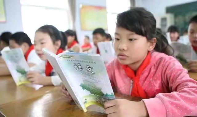 家长怒斥:教育就等于补课吗？孩子们都顶不住了！