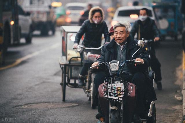 大量人类将被AI人工智能取代，未来10年咋生存？给你3个建议！