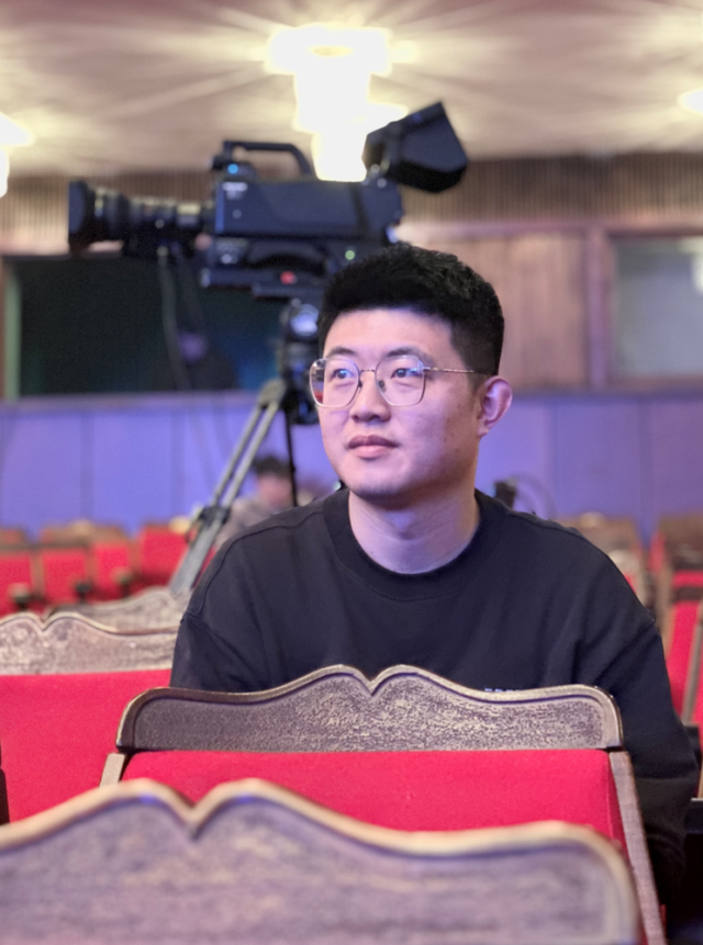 我90后大学生，曾经互联网创业负债几十万，如今做外贸日赚300元