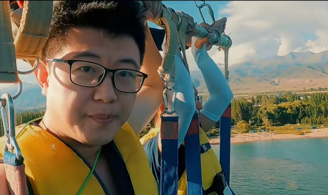 我90后大学生，曾经互联网创业负债几十万，如今做外贸日赚300元