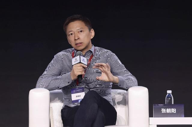 张朝阳、周鸿祎回顾互联网十年变化：影像化崛起、社交分发和AI爆发