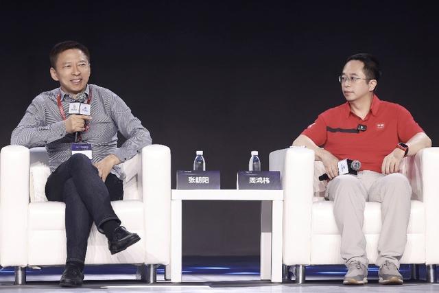 张朝阳、周鸿祎回顾互联网十年变化：影像化崛起、社交分发和AI爆发