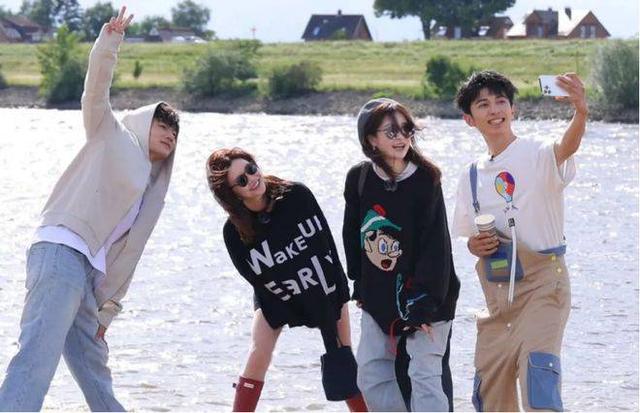 不播比赛的欧洲杯综艺，《欧罗巴的夏天》却给了球迷更多精彩