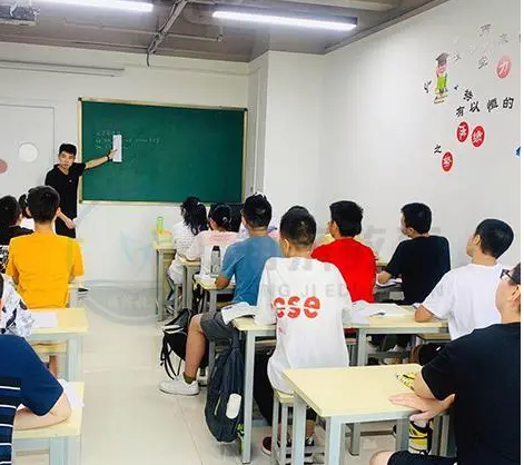 家长怒斥：中国式教育就是补课！教育到底怎么了？孩子们顶不住了