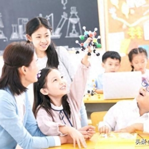 中国的教育就是补课，苦了家长、累了孩子，最后谁受益了？