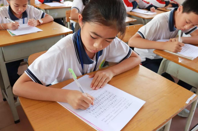 这才叫减负！将小学初中高中教育重新恢复为原本的九年制义务教育