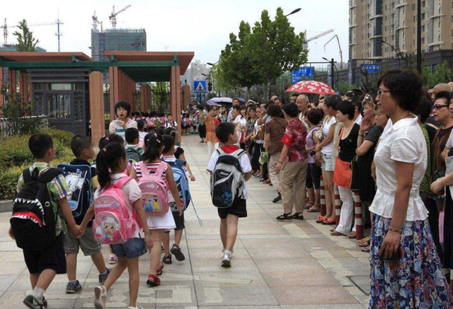 这才叫减负！将小学初中高中教育重新恢复为原本的九年制义务教育