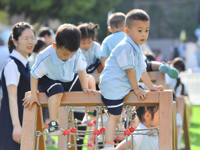 三年幼儿园或将免费！9年义务教育有望延长到12年，教育压力骤减