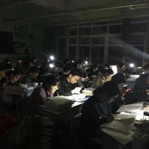 学生的绝望，教育的极致内卷，已经到了变态的地步