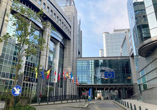 全球首部，正式生效！事关人工智能